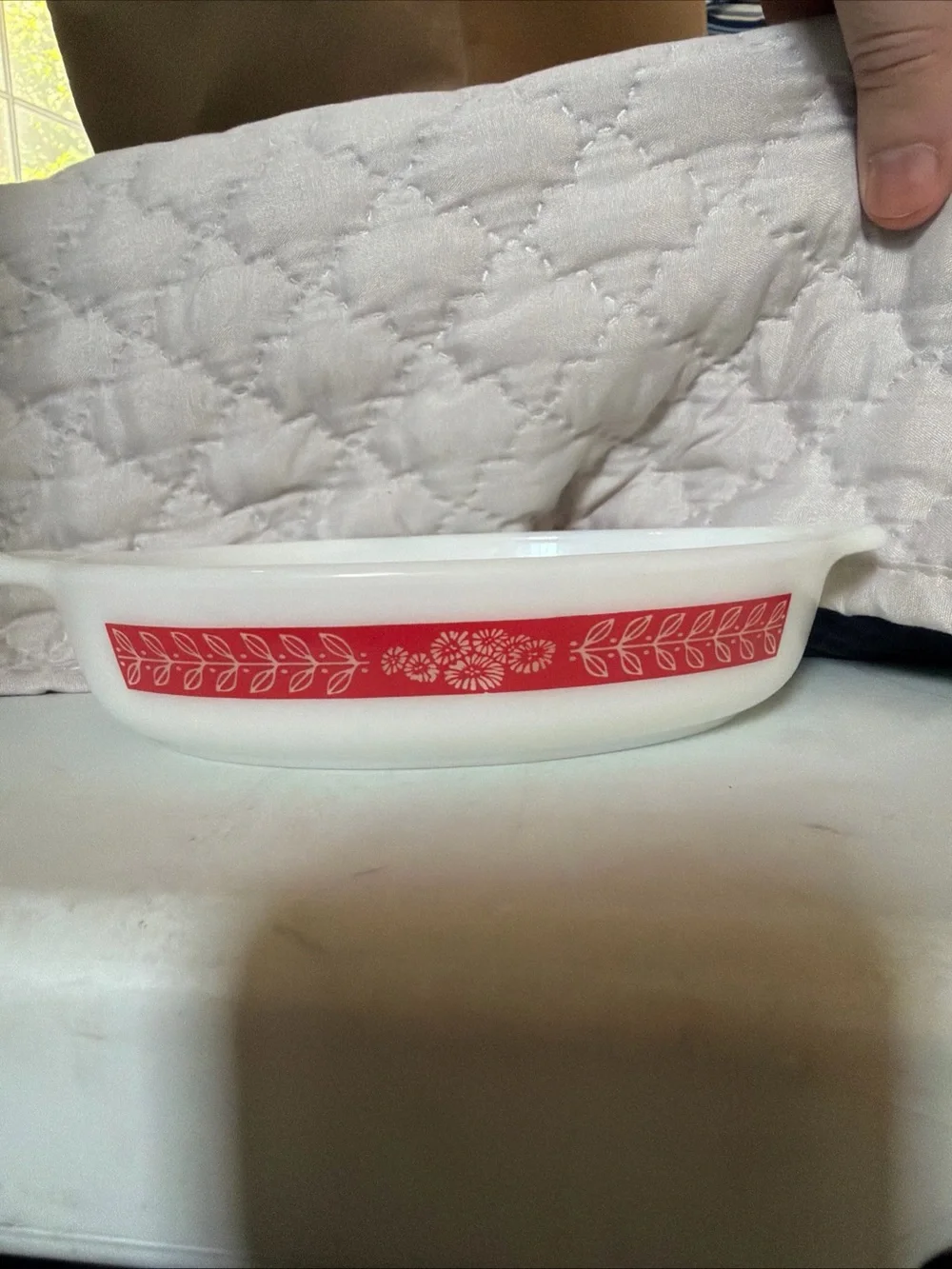 PYREX White Oval Casserole Dish with Red Floral Band 10 oz